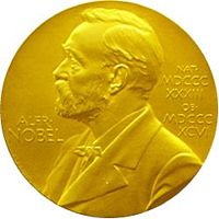 Все лауреаты, помимо денежного вознаграждения получают золотую медаль